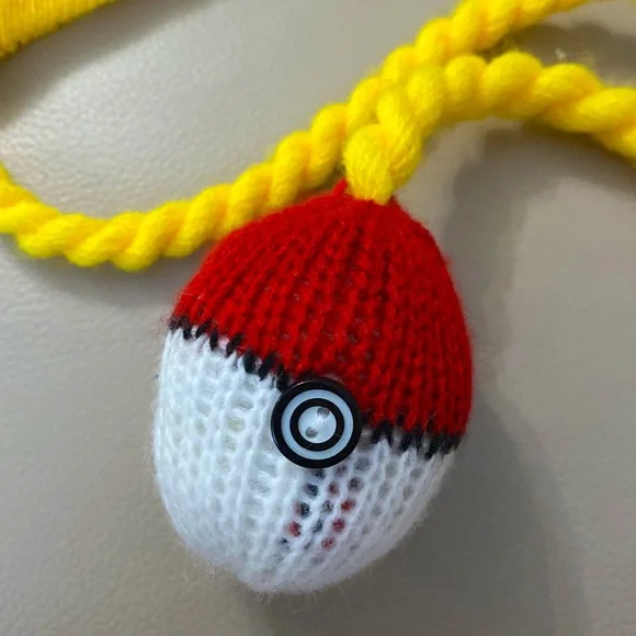 Pokémon Pikachu Winter Hat Beanie Poke Balls NWT - Picture 2 of 6